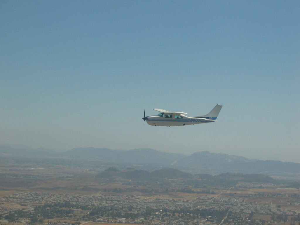 CESSNA 210-M